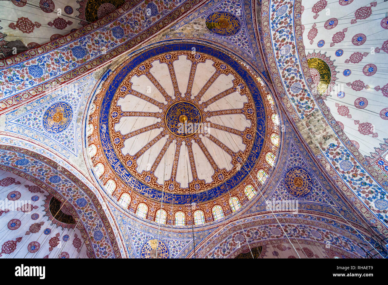 Sultan Ahmed oder Blaue Moschee innen und Kuppeln, Istanbul, Türkei Stockfoto