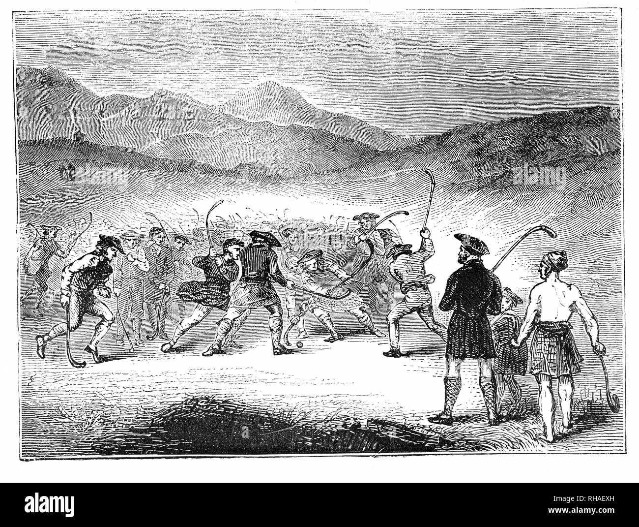 Shinty ist ein Team Spiel mit Stöcken und einem Ball gespielt, jetzt vor allem in den schottischen Highlands gespielt, und unter Highland Migranten in den großen Städten von Schottland. Es war früher weit verbreitet in Schottland, und wurde sogar für eine erhebliche Zeit im Norden von England und anderen Gebieten der Welt, in der die schottische Highlanders migriert gespielt. Stockfoto