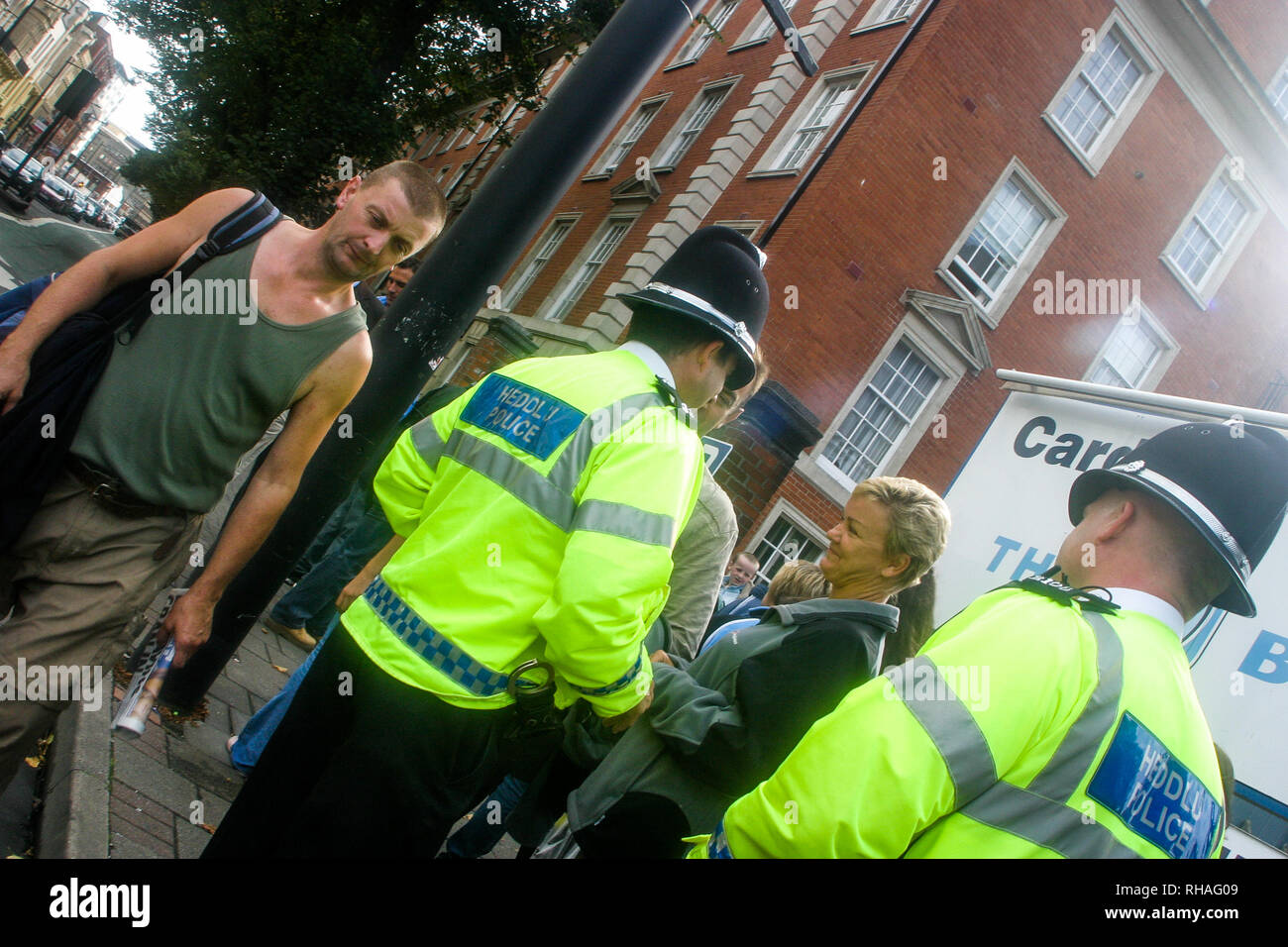 Polizisten Wache im Fürstentum Stadium, Cardiff, Wales, Vereinigtes Königreich Stockfoto