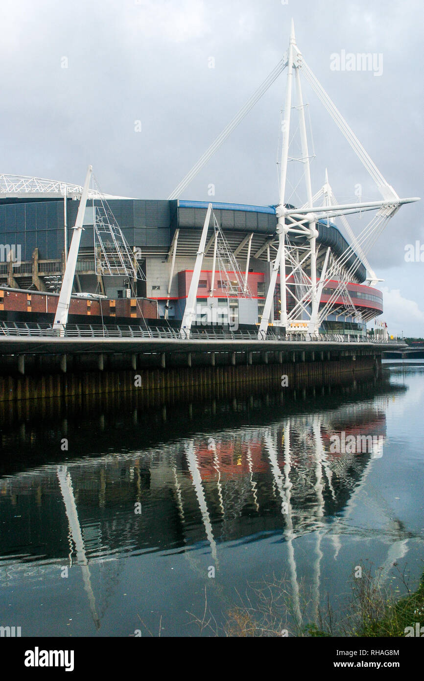 Fürstentum Stadion in der Taf Fluss Gewässer, Cardiff, Wales, Vereinigtes Königreich, Stockfoto