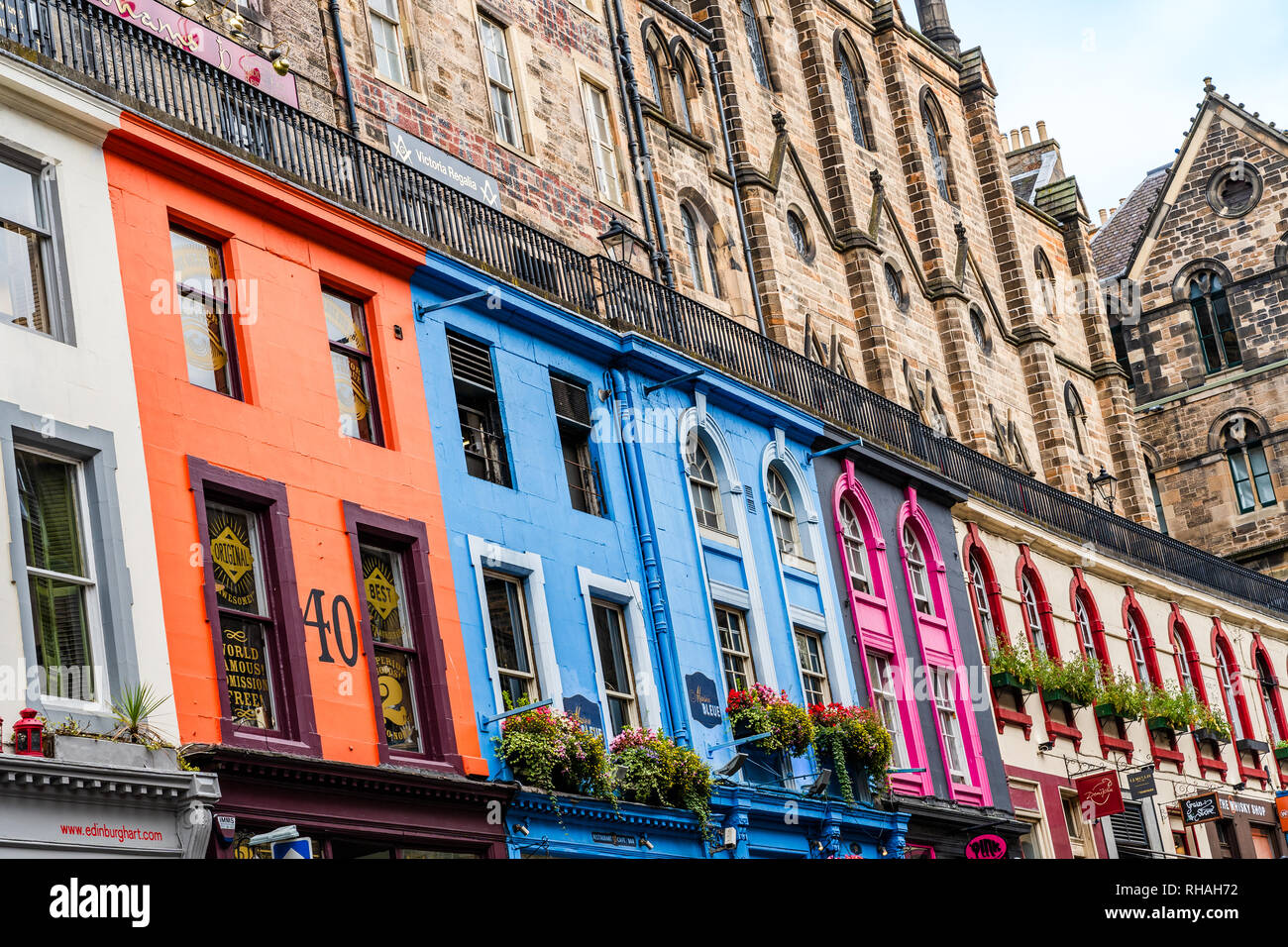 Edinburgh, Schottland, Großbritannien - 27 August, 2018: Bunte Häuser an der Victoria Street Stockfoto