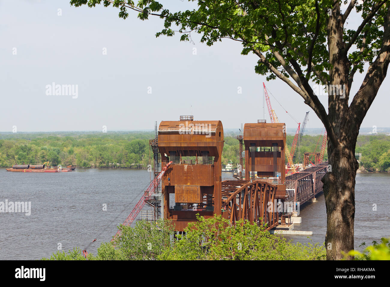 Bau der BNSF Vertikallift Eisenbahnbrücke zwischen Burlington, Iowa und Gulfport, Mississippi. Stockfoto
