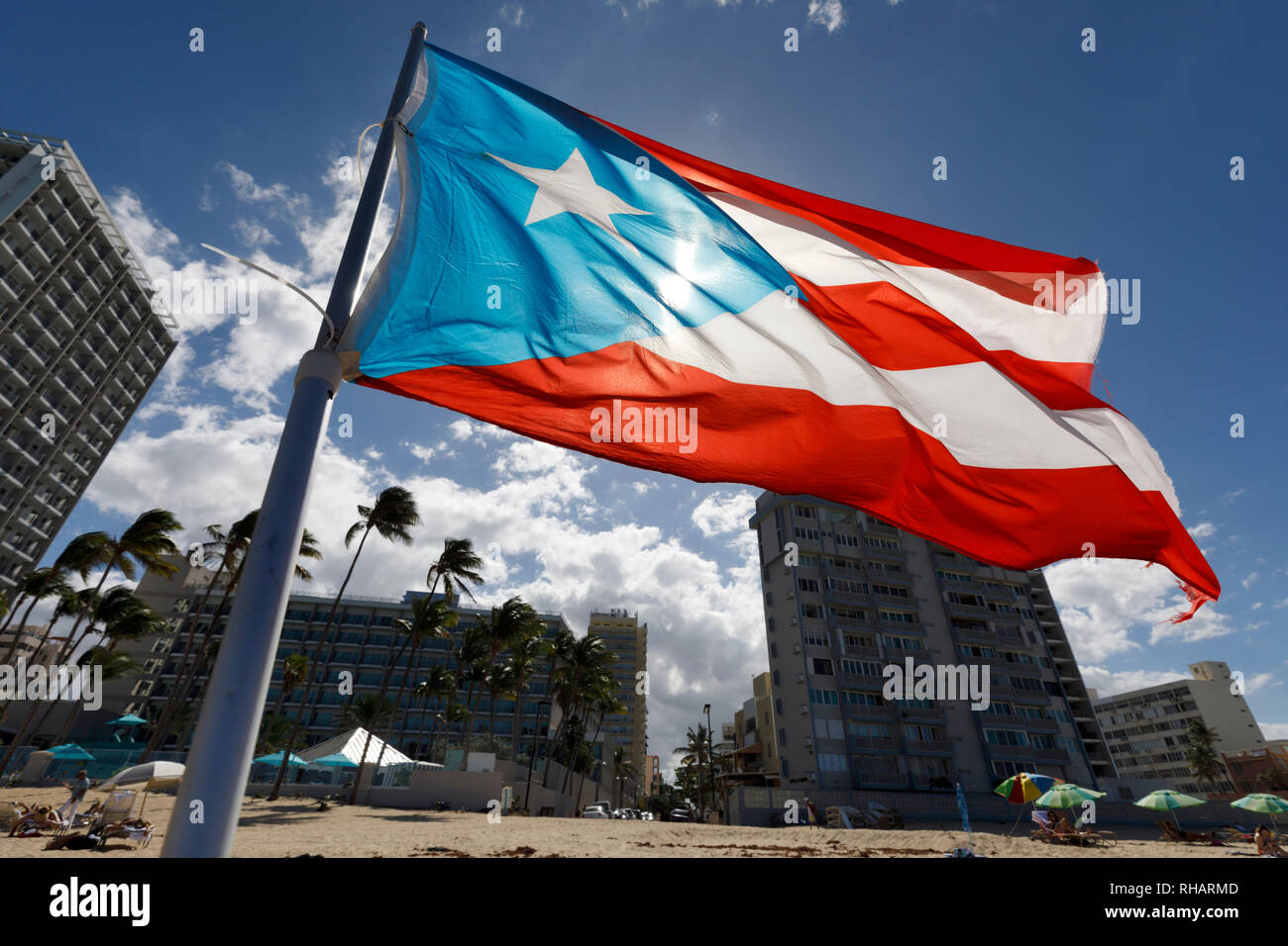 Ein Puerto Rican Flagge am Strand in Condado, San Juan, Puerto Rico Stockfoto