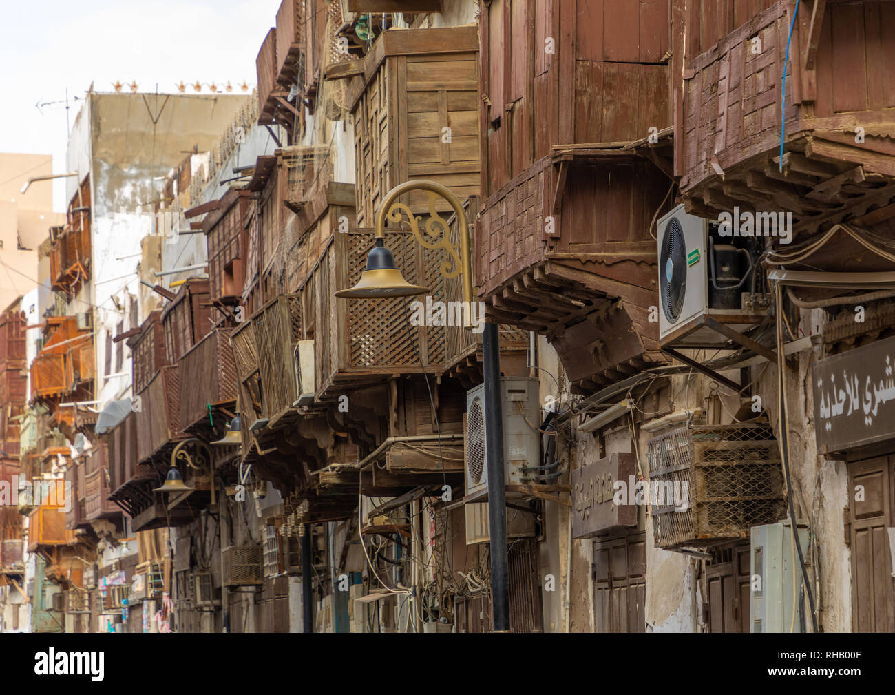 Alte Häuser mit Holz- mashrabiyas in al-Balad Viertel, Mekka Provinz, Jeddah, Saudi-Arabien Stockfoto