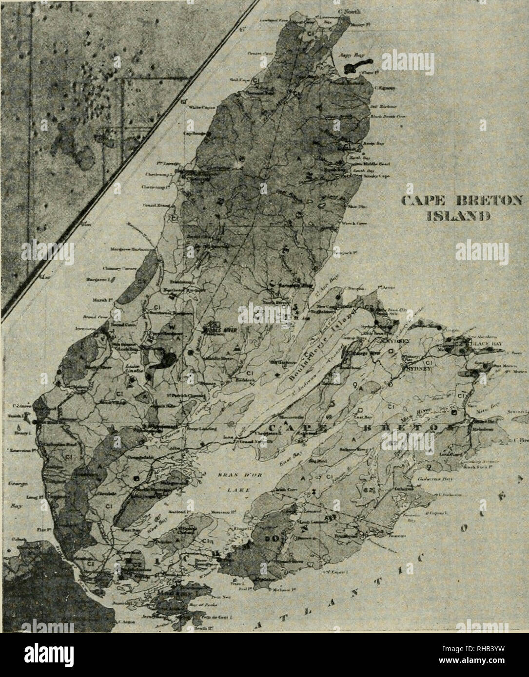 . Botanical Gazette. Pflanzen. 4 i 8 Botanical Gazette [können Gegenstand dieser Studie. Es ist die einzige Düne auf der Insel. Die Gegend ist etwa 5 Meilen vom Kamm des up-Land und ist voll und ganz auf die westliche Seite der terrific Nordwesten ausgesetzt. I I Abb. I. - Cape Breton Island: Atlantic Hochland von dunklen Schattierung dargestellt, abfallende marginal Strip von Tiefland im Licht; Aspy Bay durch Pfeil gekennzeichnet. Winde, sowie zu den Schneidvorgang Umsatzmechanismen übersteigt Gezeiten aus dem Teich. Die Sandbank ragt in den Südosten von einem felsigen Hochland erreichen eine Gesamtlänge von ca. 1,6 km, § Stockfoto