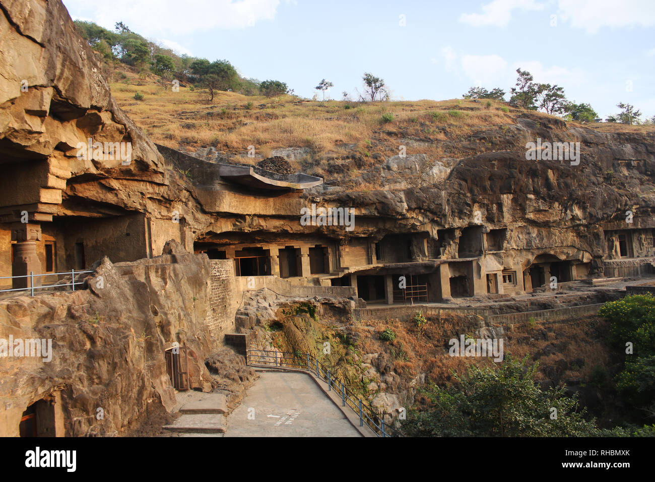 Außenansicht der Höhlen 1 - 6, buddhistischen Höhlen von Ellora, Mumbai, Maharashtra Stockfoto