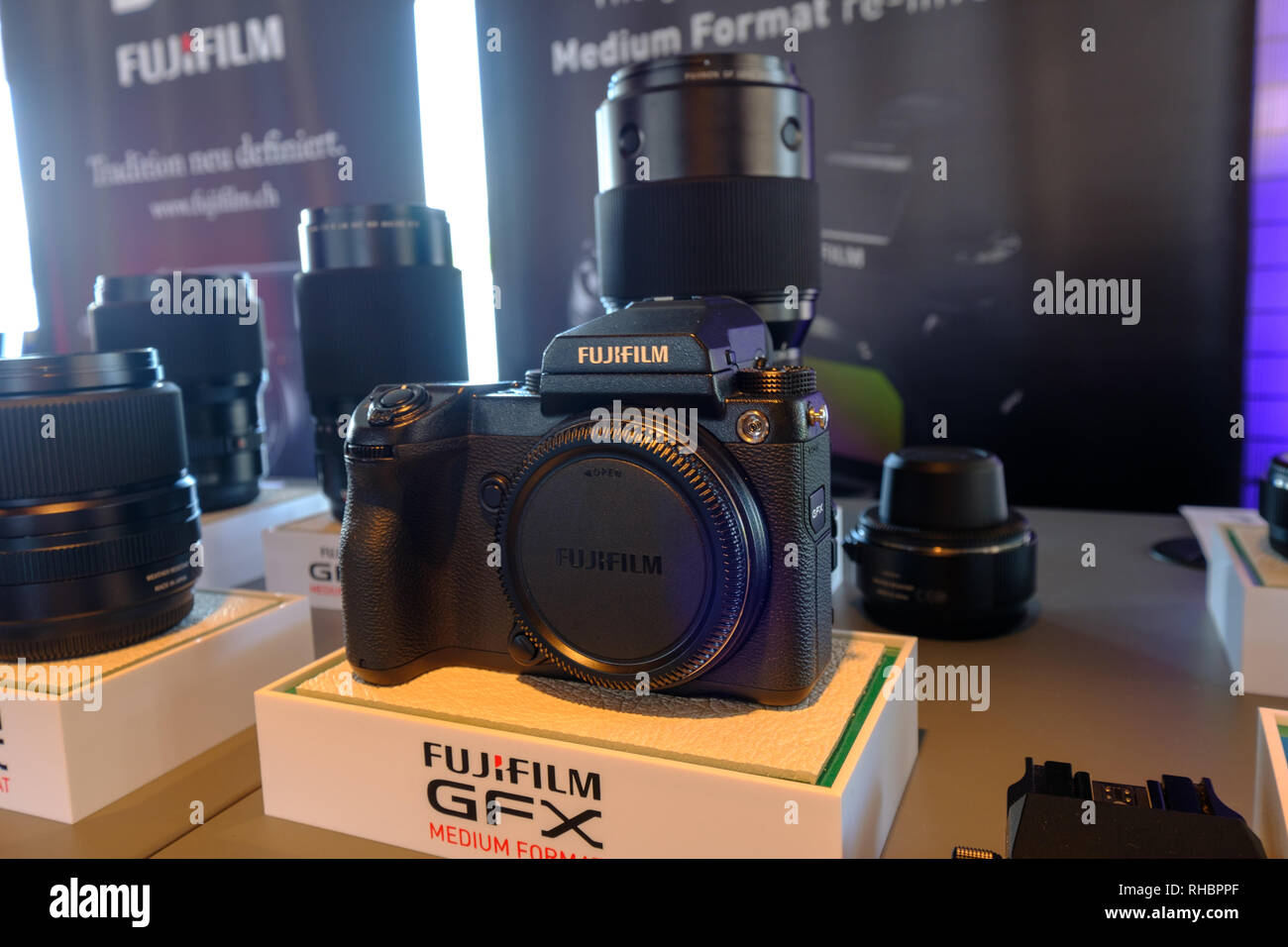 Kamera Fujifilm GFX medium Format für den Verkauf im Shop Stockfoto
