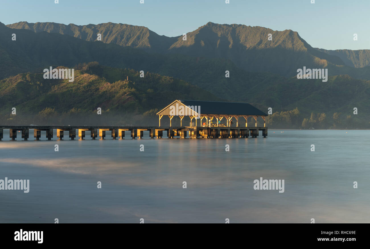 Morgendämmerung und Sonnenaufgang in Hanalei Bay auf Kauai Hawaii Stockfoto