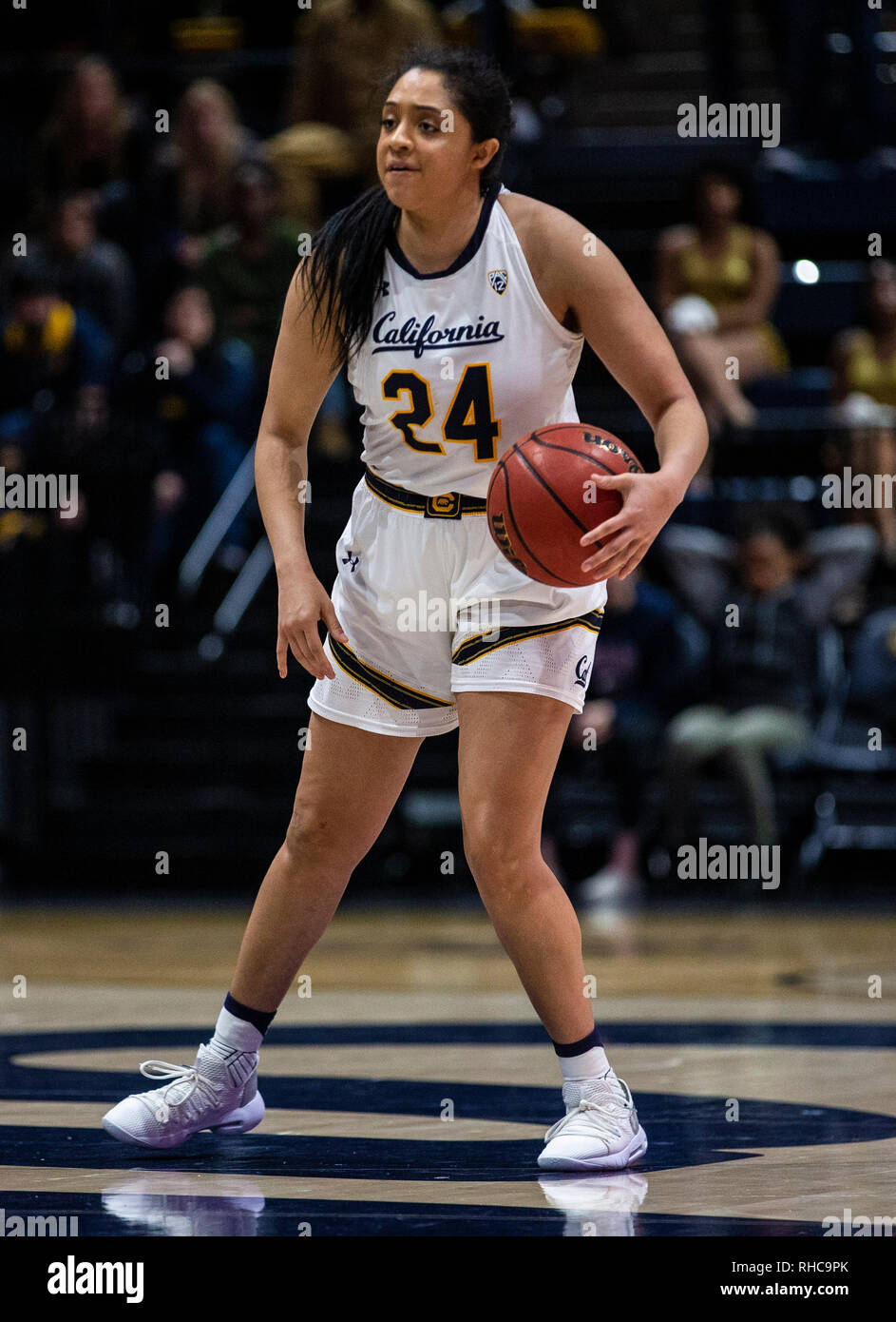 Berkeley, CA USA 31 Jan, 2019. A. in Kalifornien guard Recee" Caldwell (24) wird das Axialspiel beim Basketballspiel der NCAA Frauen zwischen Stanford Kardinal und die Kalifornien goldenen Bären 81-80 Gewinn an Hass Pavillon Berkeley Calif Thurman James/CSM/Alamy leben Nachrichten Stockfoto