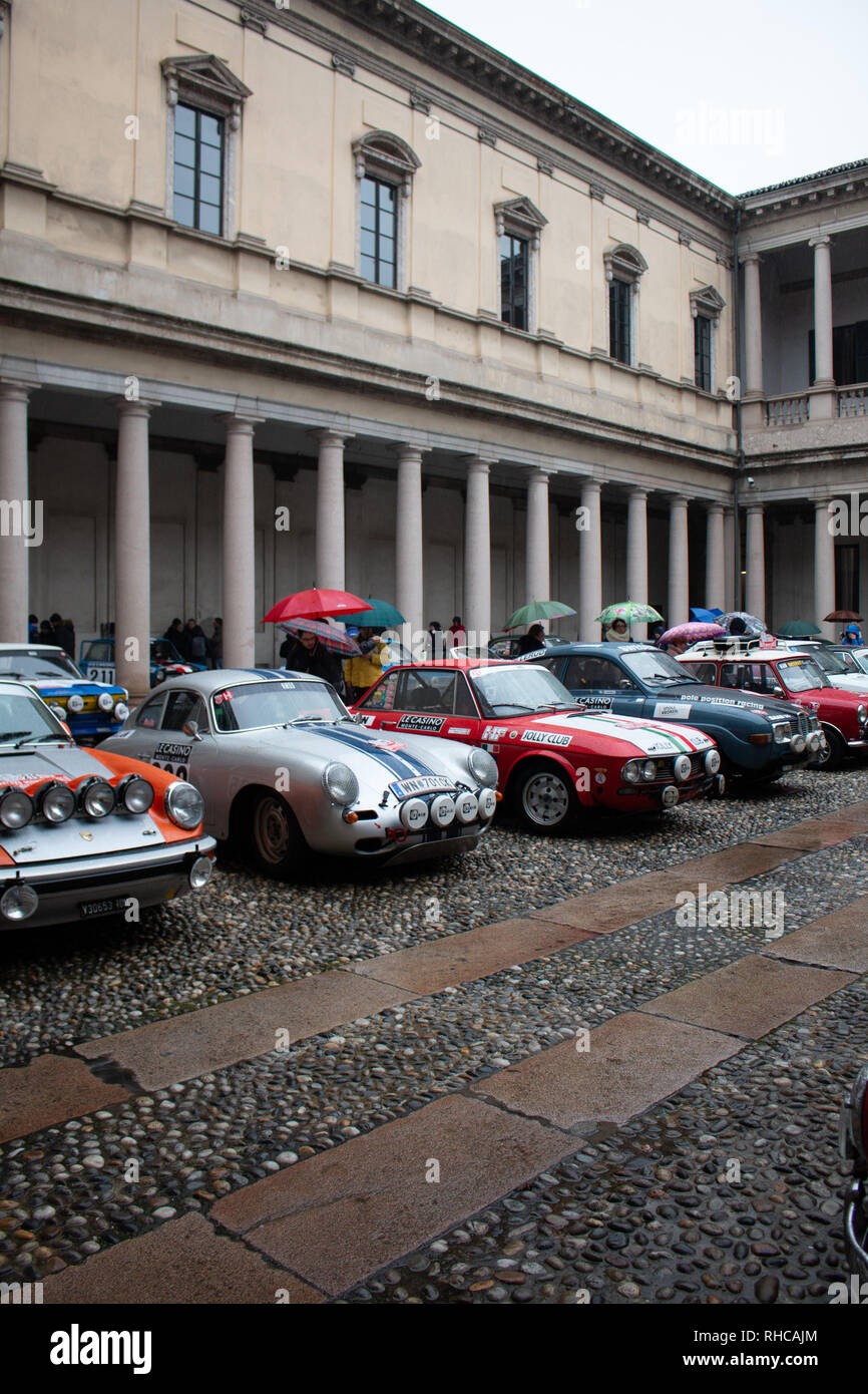 Mailand, Italien. 01 Feb, 2019. Klassische Autos für die Rallye Monte Carlo Historique 2019 Rennen starten in Mailand zum ersten Mal seit 1932. Credit: Alessandro Bremec/Alamy leben Nachrichten Stockfoto