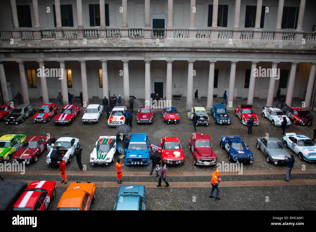 Mailand, Italien. 01 Feb, 2019. Klassische Autos für die Rallye Monte Carlo Historique 2019 Rennen starten in Mailand zum ersten Mal seit 1932. Credit: Alessandro Bremec/Alamy leben Nachrichten Stockfoto