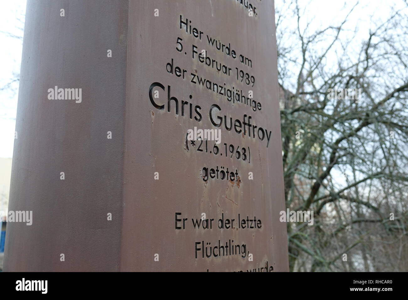 Berlin, Deutschland. 31 Jan, 2019. Die Gedenkstätte Spalte am Britzer Zweig canal erinnert an Chris Gueffroy, der letzte Flüchtling an der Berliner Mauer erschossen. Vor 30 Jahren, am 5. Februar 1989, die junge Ost Berliner starb, als wollte er die Grenzanlagen mit einem Freund zu überwinden. Quelle: Sven Braun/dpa/Alamy leben Nachrichten Stockfoto