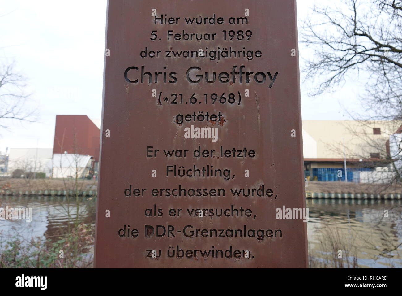 31 Januar 2019, Deutschland (Deutsch), Berlin: Die Gedenkstätte Spalte am Britzer Zweig canal erinnert an Chris Gueffroy, der letzte Flüchtling an der Berliner Mauer erschossen. Vor 30 Jahren, am 5. Februar 1989, die junge Ost Berliner starb, als wollte er die Grenzanlagen mit einem Freund zu überwinden. Foto: Sven Braun/dpa Stockfoto