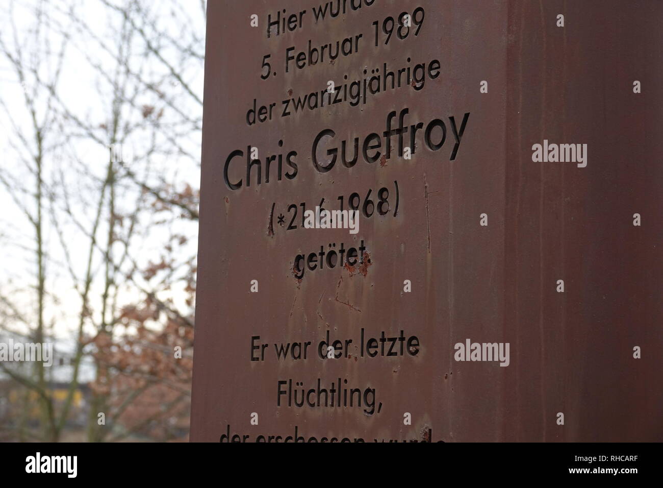 31 Januar 2019, Deutschland (Deutsch), Berlin: Die Gedenkstätte Spalte am Britzer Zweig canal erinnert an Chris Gueffroy, der letzte Flüchtling an der Berliner Mauer erschossen. Vor 30 Jahren, am 5. Februar 1989, die junge Ost Berliner starb, als wollte er die Grenzanlagen mit einem Freund zu überwinden. Foto: Sven Braun/dpa Stockfoto