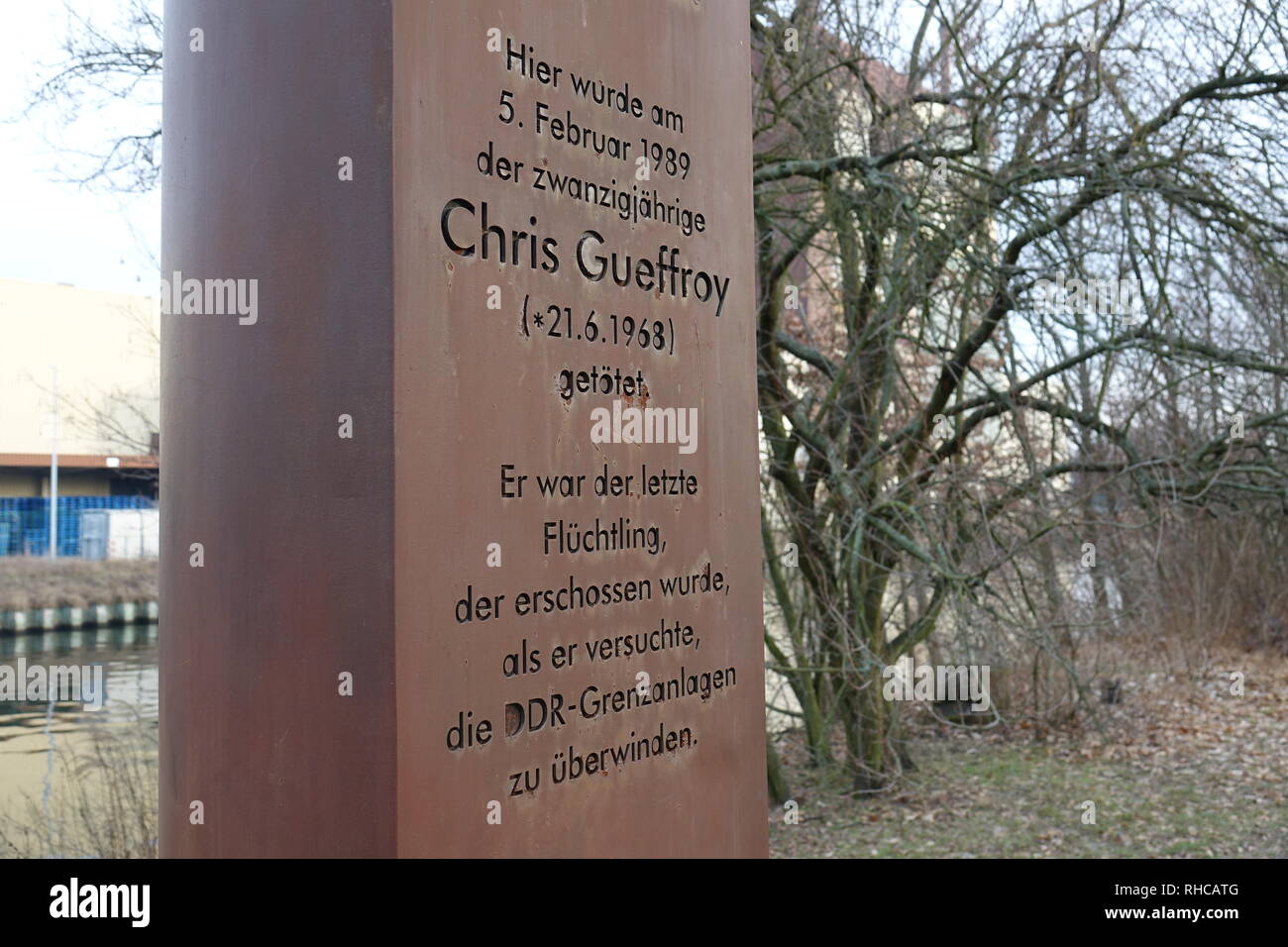 31 Januar 2019, Deutschland (Deutsch), Berlin: Die Gedenkstätte Spalte am Britzer Zweig canal erinnert an Chris Gueffroy, der letzte Flüchtling an der Berliner Mauer erschossen. Vor 30 Jahren, am 5. Februar 1989, die junge Ost Berliner starb, als wollte er die Grenzanlagen mit einem Freund zu überwinden. Foto: Sven Braun/dpa Stockfoto