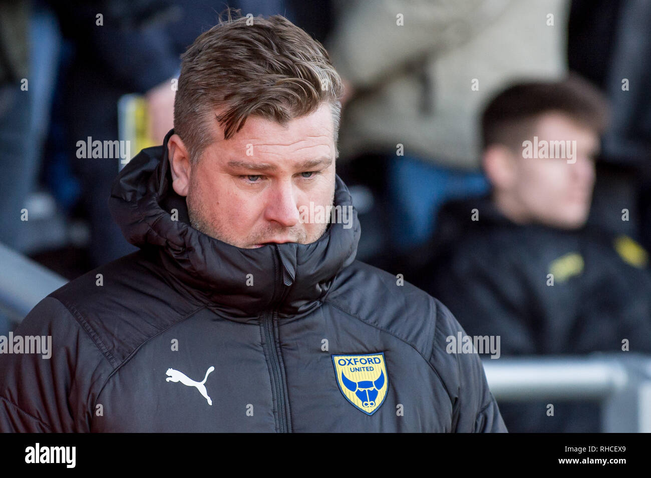 Burton upon Trent, Großbritannien. 2. Februar 2019. Karl Robinson Manager von Oxford United während der efl Sky Bet Liga 1 Übereinstimmung zwischen Burton Albion und Oxford United auf der Pirelli Stadium, Burton upon Trent, England am 2. Februar 2019. Foto von Matthew Buchan. Nur die redaktionelle Nutzung, eine Lizenz für die gewerbliche Nutzung erforderlich. Keine Verwendung in Wetten, Spiele oder einer einzelnen Verein/Liga/player Publikationen. Credit: UK Sport Pics Ltd/Alamy leben Nachrichten Stockfoto