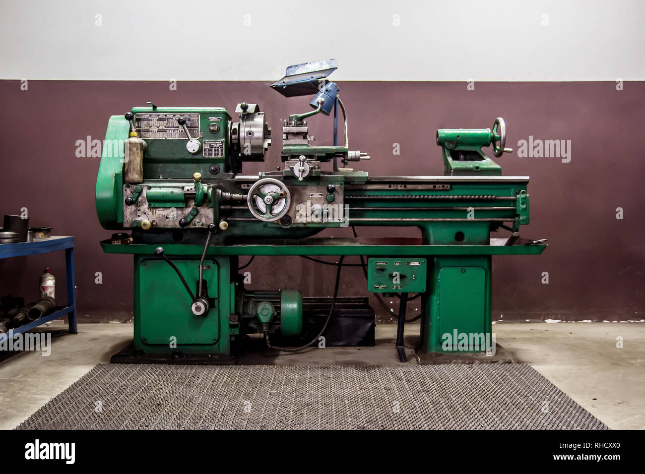 Alte Drehmaschine in der Werkstatt Stockfotografie - Alamy