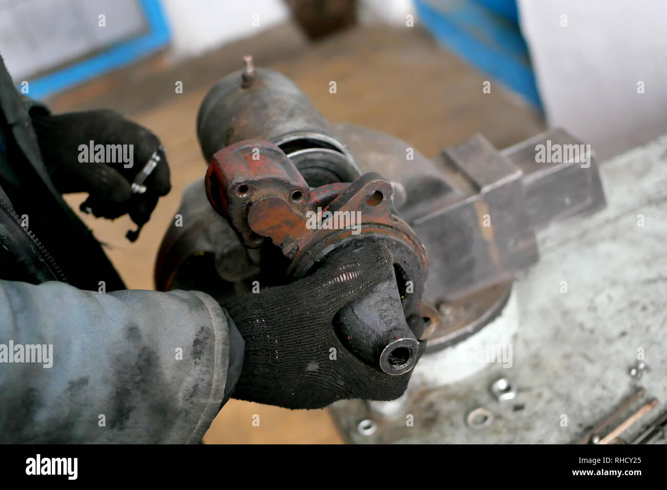 Lichtmaschine und Anlasser reparieren Stockfoto