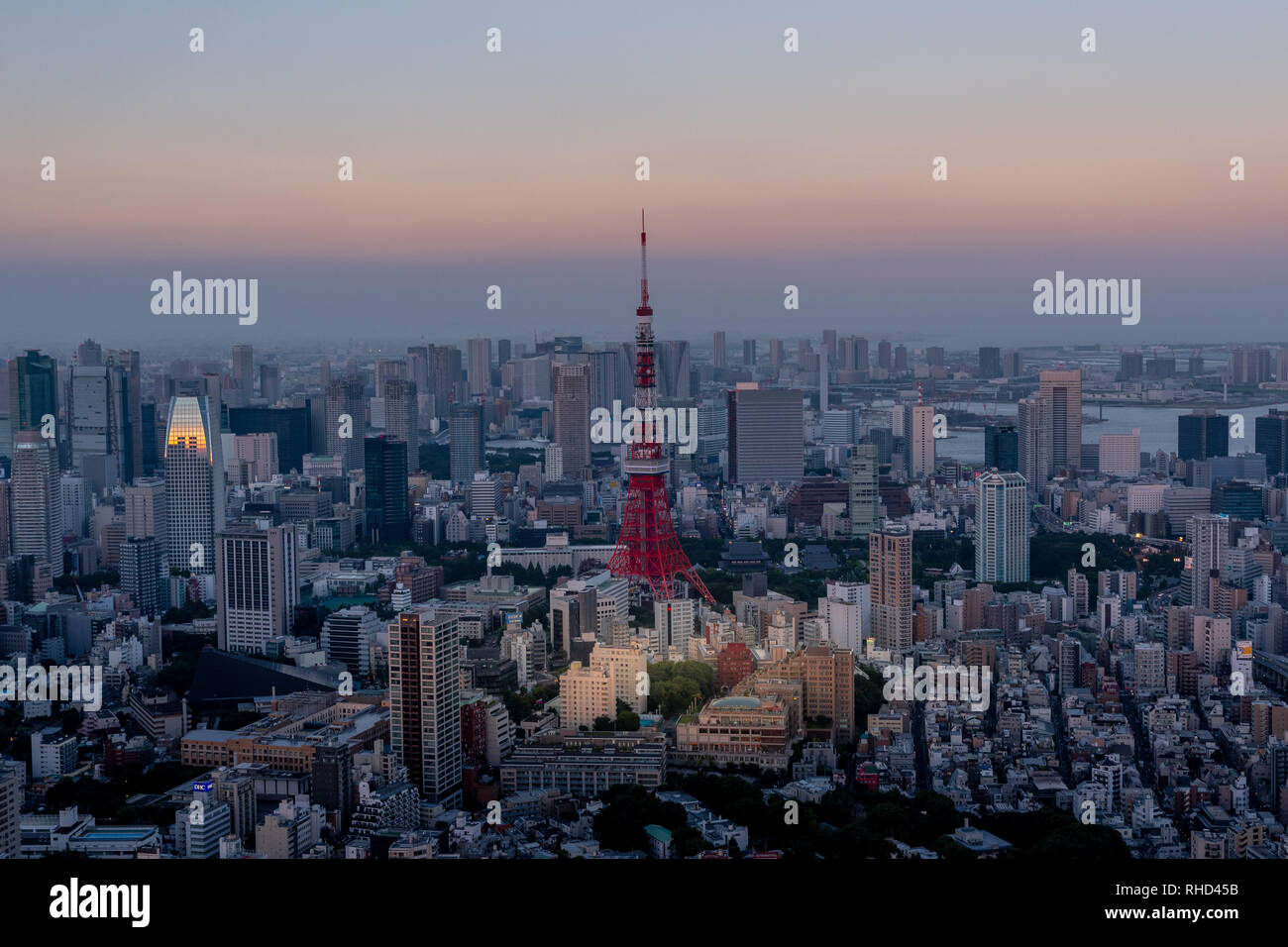 Goldene Stunde über der Innenstadt von Tokio Stockfoto