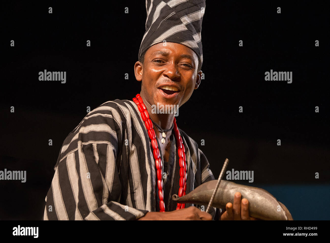 Gorizia, Italien - 26. August 2017: Musiker von Benin traditionelle Dance Company in der Stadt Straße während der internationalen Folklore Festival Stockfoto