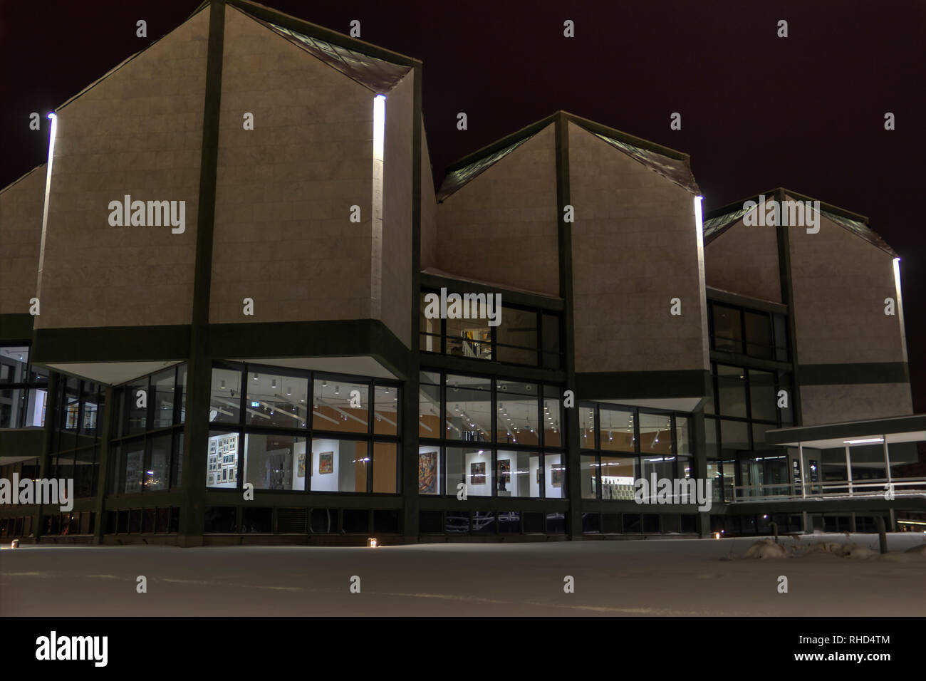 Belgrad, Serbien - Nacht des Museums für Zeitgenössische Kunst in Usce Park neben dem Zusammenfluss der Flüsse Save und Donau Stockfoto