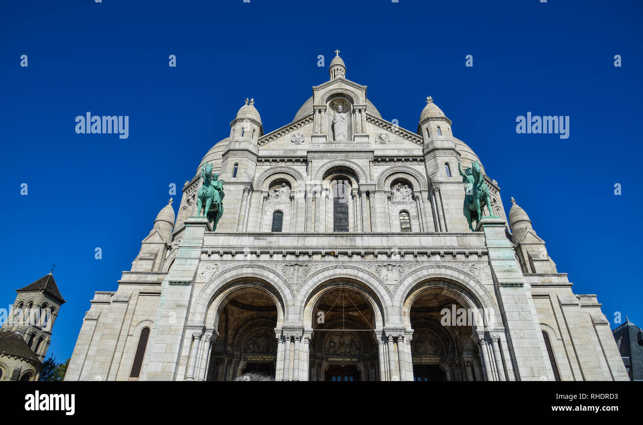 Basilika von Sacré Coeur, gewidmet der Heiligen Herzen Jesu in Paris, Frankreich. Stockfoto