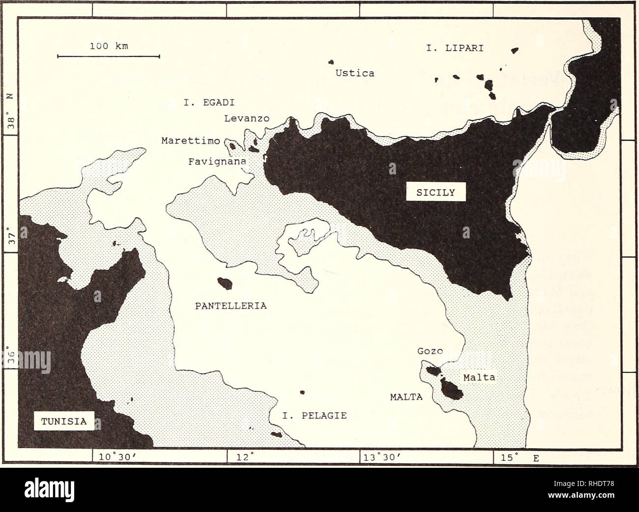 . Bonner zoologische Beiträge: Herausgeber: Zoologisches Forschungsinstitut und Museum Alexander Koenig, Bonn. Biologie; Zoologie. 242 R. Hutterer. Abb. 1: Karte von Sizilien und die umliegenden Archipele. Die gepunktete Fläche zeigt die Ausweitung der Land bis zu einer Tiefe von weniger als 200 Meter unter der Meeresoberfläche vorhanden. von Kotsakis 1986); 6) Sizilien, Den Letzten (siehe Hägen 1954; Klemmer &Amp; Krampitz 1954; Vogel 1988); 7) Egadi Inseln, den Letzten (vgl. Krapp 1970). Externe Messungen wurden von der Probennahme tags genommen; alle anderen Messungen wurden vom Autor mit einem elektronischen cahper und einem binokularen Mea genommen Stockfoto