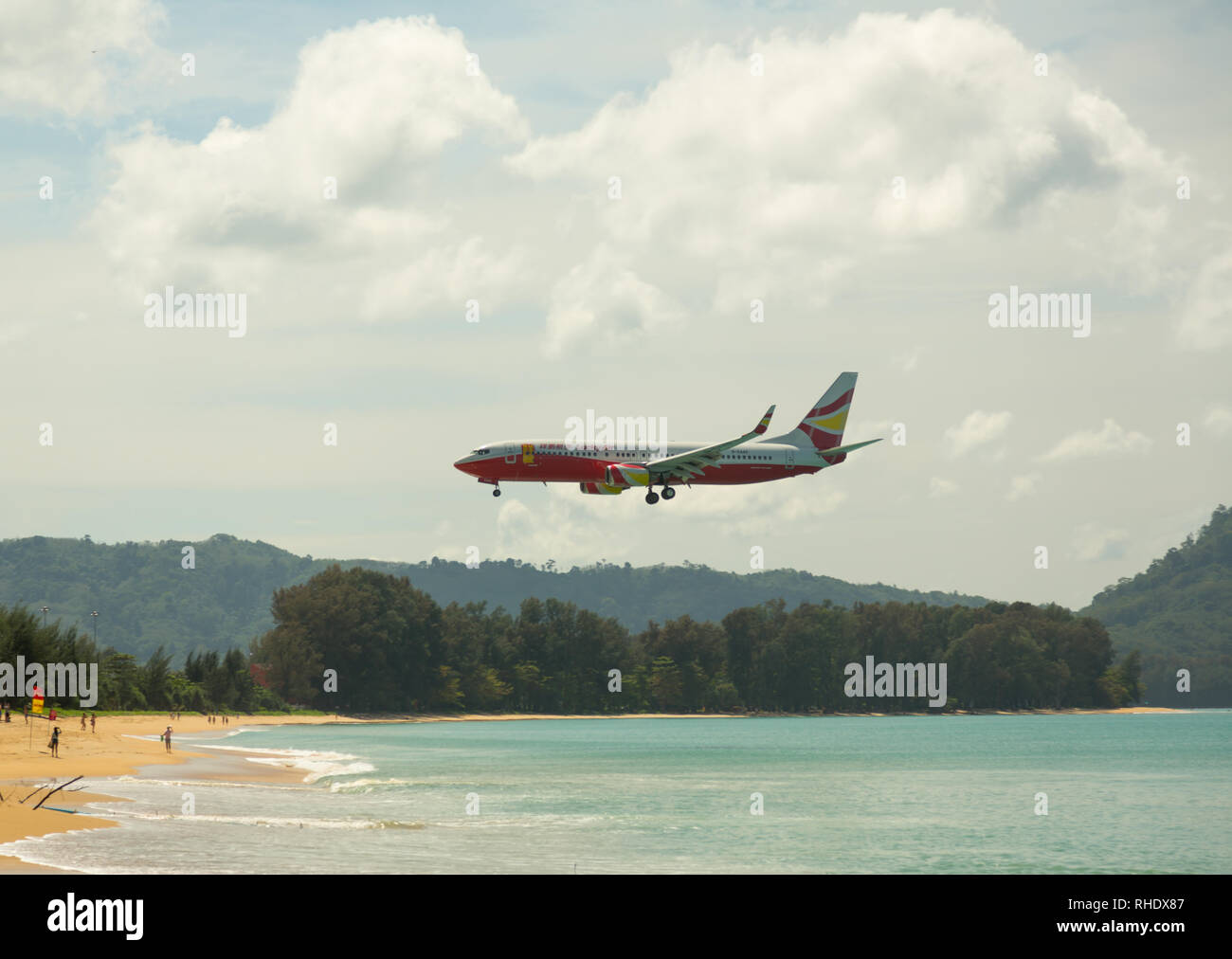 Boeing Lucky Air Landeanflug Stockfoto