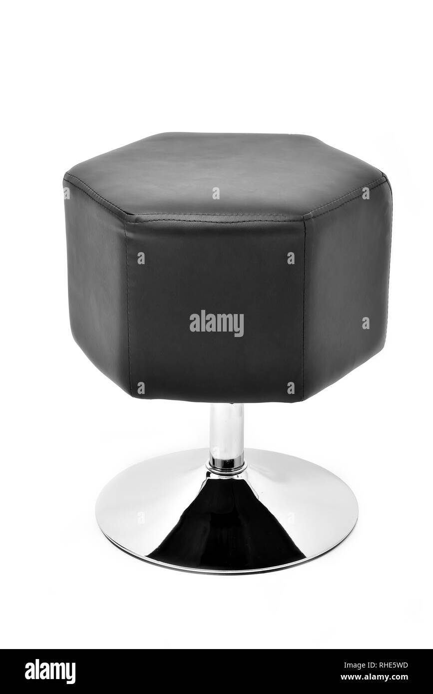 Esszimmer Stuhl Stuhl Schwarz Leder Hocker Mit Metallischen Bein Fur Ess Und Kuchenbereich Auf Weissem Hintergrund Stockfotografie Alamy