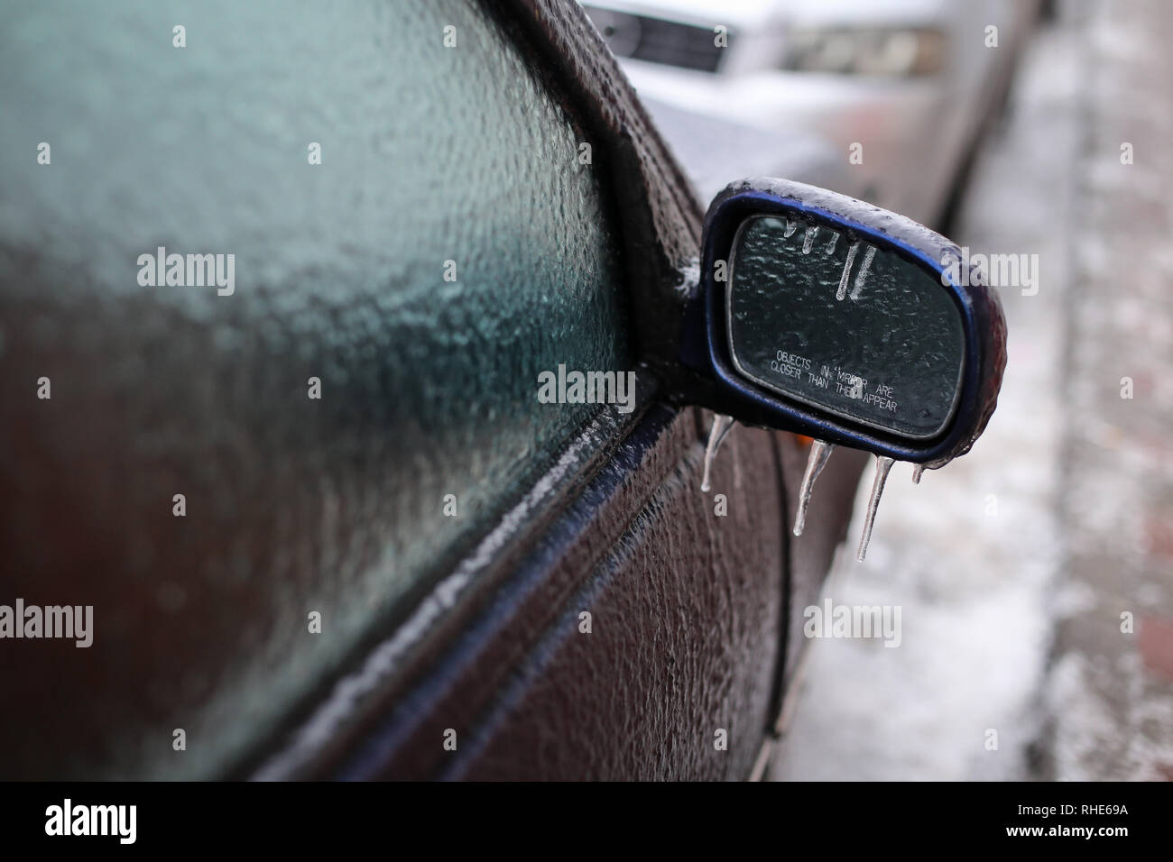 Auto gefrorene Seite Spiegel nach einem eisregen Phänomen Stockfoto