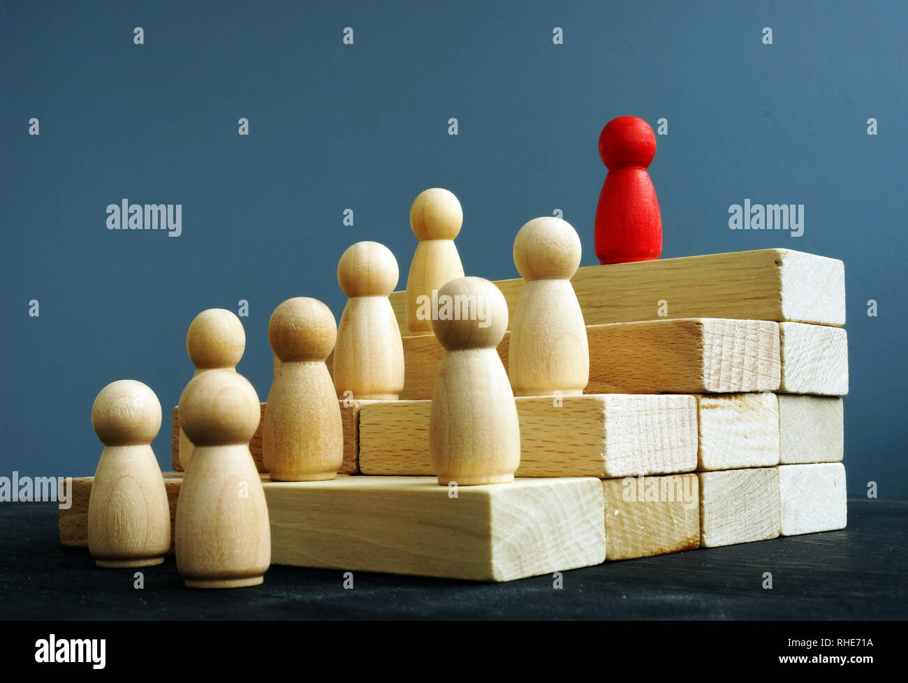 Erfolg und Leistung in der Karriere mit Treppe als Symbol. Stockfoto