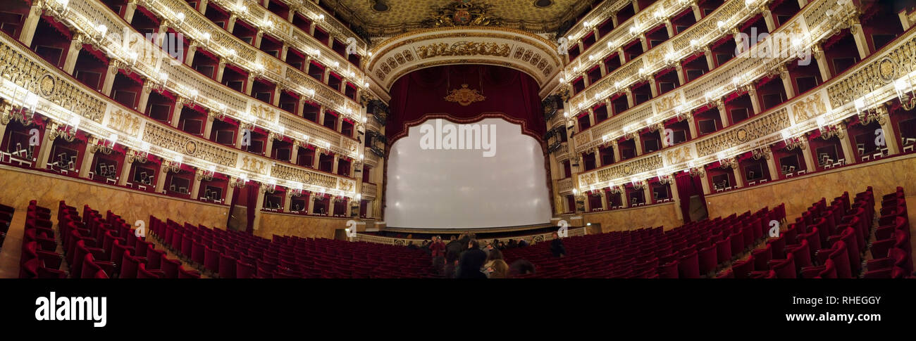 Die Real Teatro di San Carlo (Königliches Theater von Saint Charles), seinen ursprünglichen Namen unter den Bourbon Monarchie, sondern heute als einfach das Teatro di Sa Stockfoto