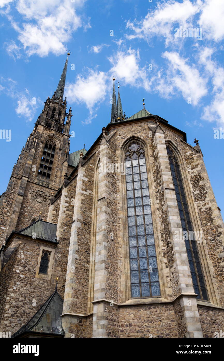 Kathedrale der Heiligen Peter und Paul auf dem Petersberg Hill, Brno, Südmähren, Tschechische Republik, sonnigen Sommertag Stockfoto