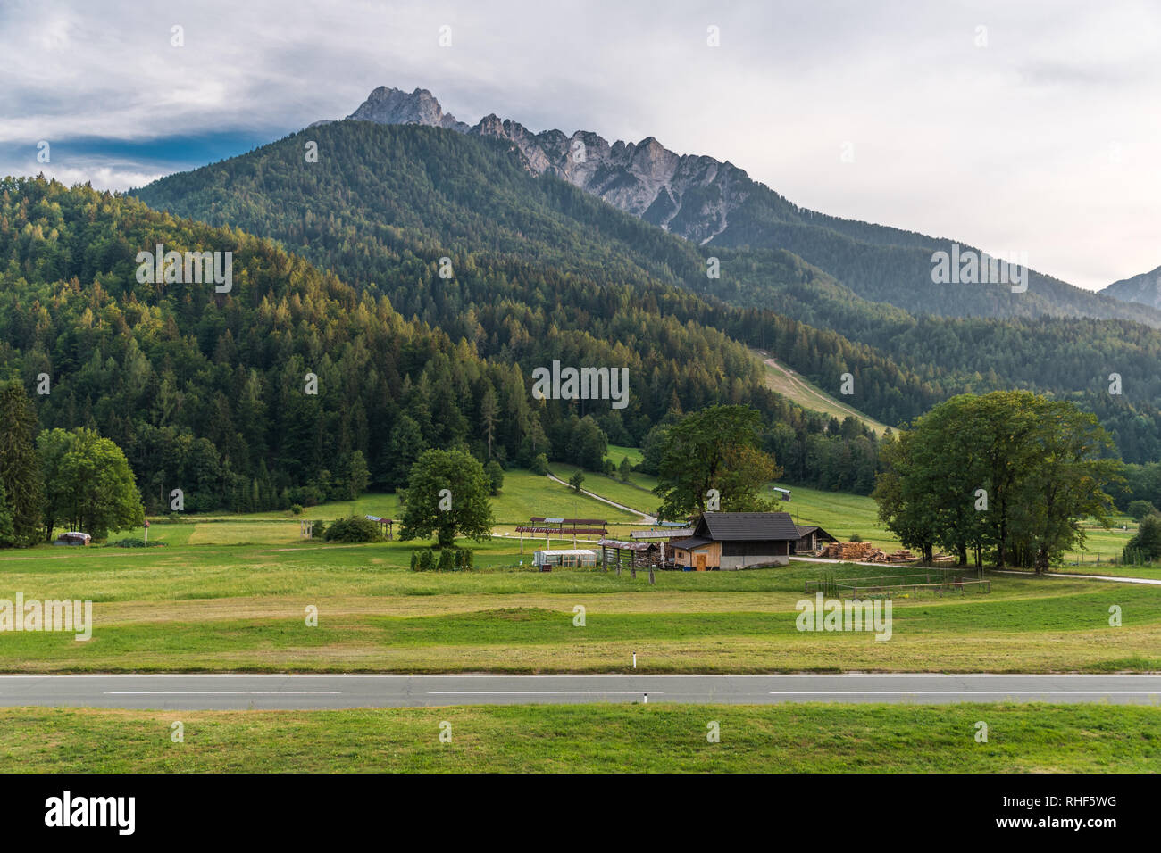 Sicht auf die Berge und in den Nationalpark Triglav in Slowenien Stockfoto