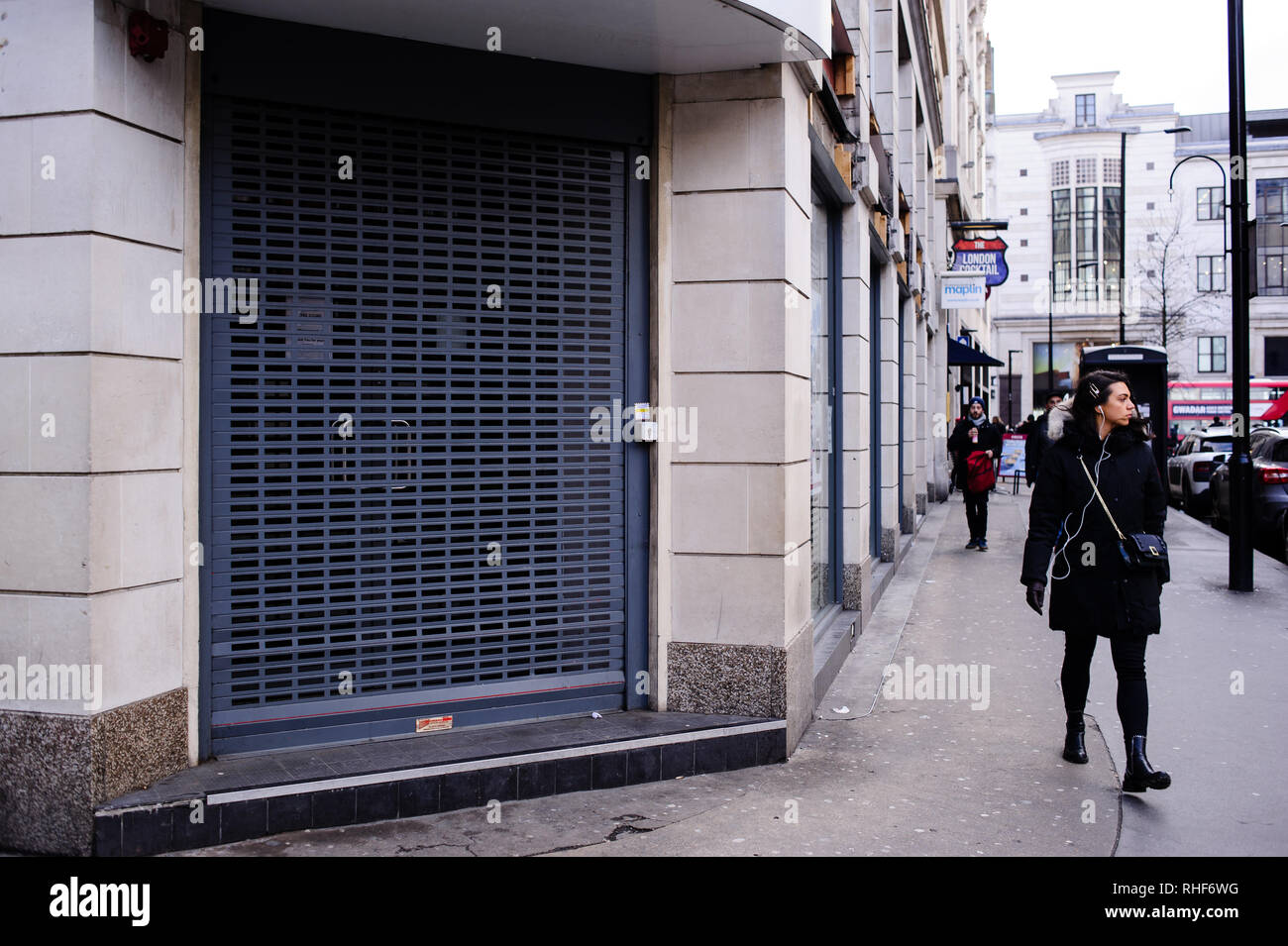 Ein Zweig der geschlossenen, elektronikfachhändler Maplin auf Great Portland Street in London steht. Immobilien Beratung der Altus Gruppe warnte im vergangenen Monat, dass es mehr als 23.000 Geschäfte in Großbritannien im Jahr 2019 zu schließen, was ein noch schlechteres Jahr für Großbritannien kämpfen hohe Straßen als 2018. Letztes Jahr war eine Krise für die britischen Einzelhändler, durch die Zurückhaltung der Konsumenten, steigende Preise und die Herausforderung der online Riesen wie Amazon und niedrigere Preise anbieten und die Kundenfrequenz. Stockfoto