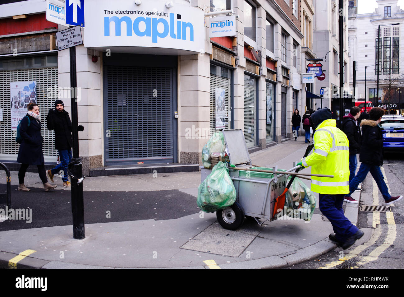 Ein Zweig der geschlossenen, elektronikfachhändler Maplin auf Great Portland Street in London steht. Immobilien Beratung der Altus Gruppe warnte im vergangenen Monat, dass es mehr als 23.000 Geschäfte in Großbritannien im Jahr 2019 zu schließen, was ein noch schlechteres Jahr für Großbritannien kämpfen hohe Straßen als 2018. Letztes Jahr war eine Krise für die britischen Einzelhändler, durch die Zurückhaltung der Konsumenten, steigende Preise und die Herausforderung der online Riesen wie Amazon und niedrigere Preise anbieten und die Kundenfrequenz. Stockfoto