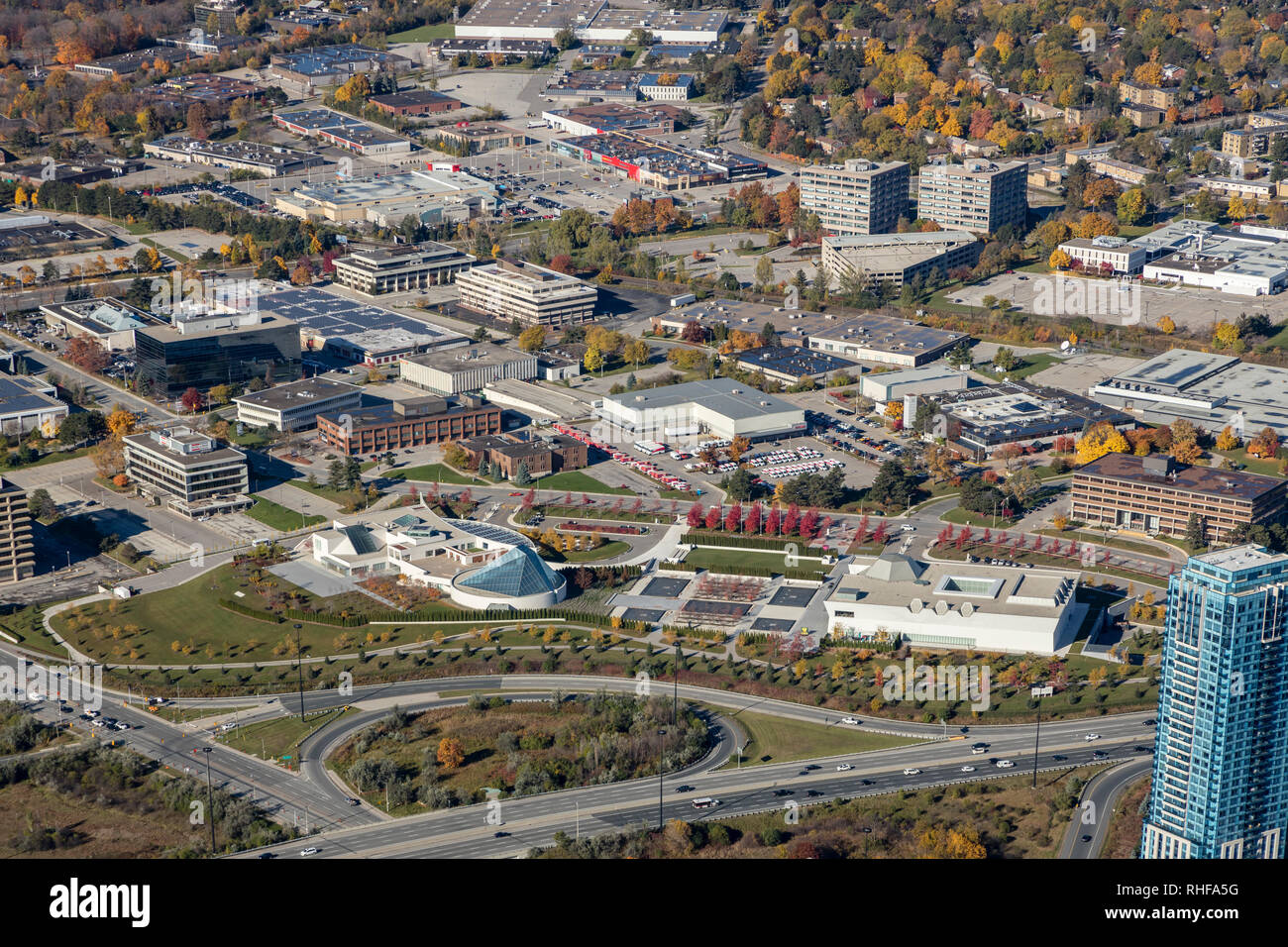 Luftbild bei Eglinton Avenue und Don Valley Parkway in Toronto, Ontario, Kanada Stockfoto