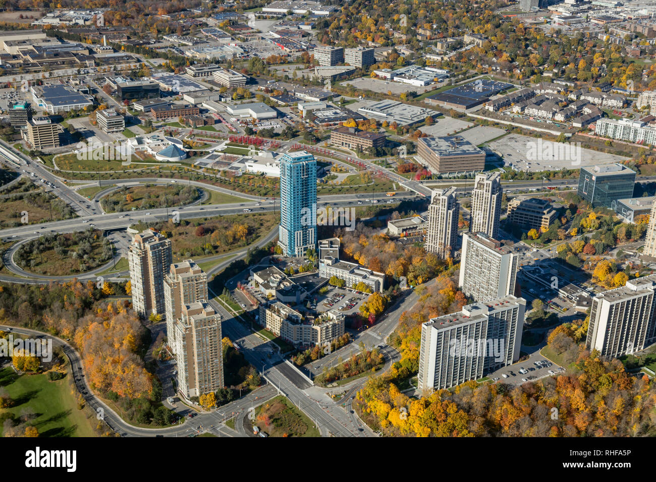 Luftbild bei Eglinton Avenue und Don Valley Parkway in Toronto, Ontario, Kanada Stockfoto