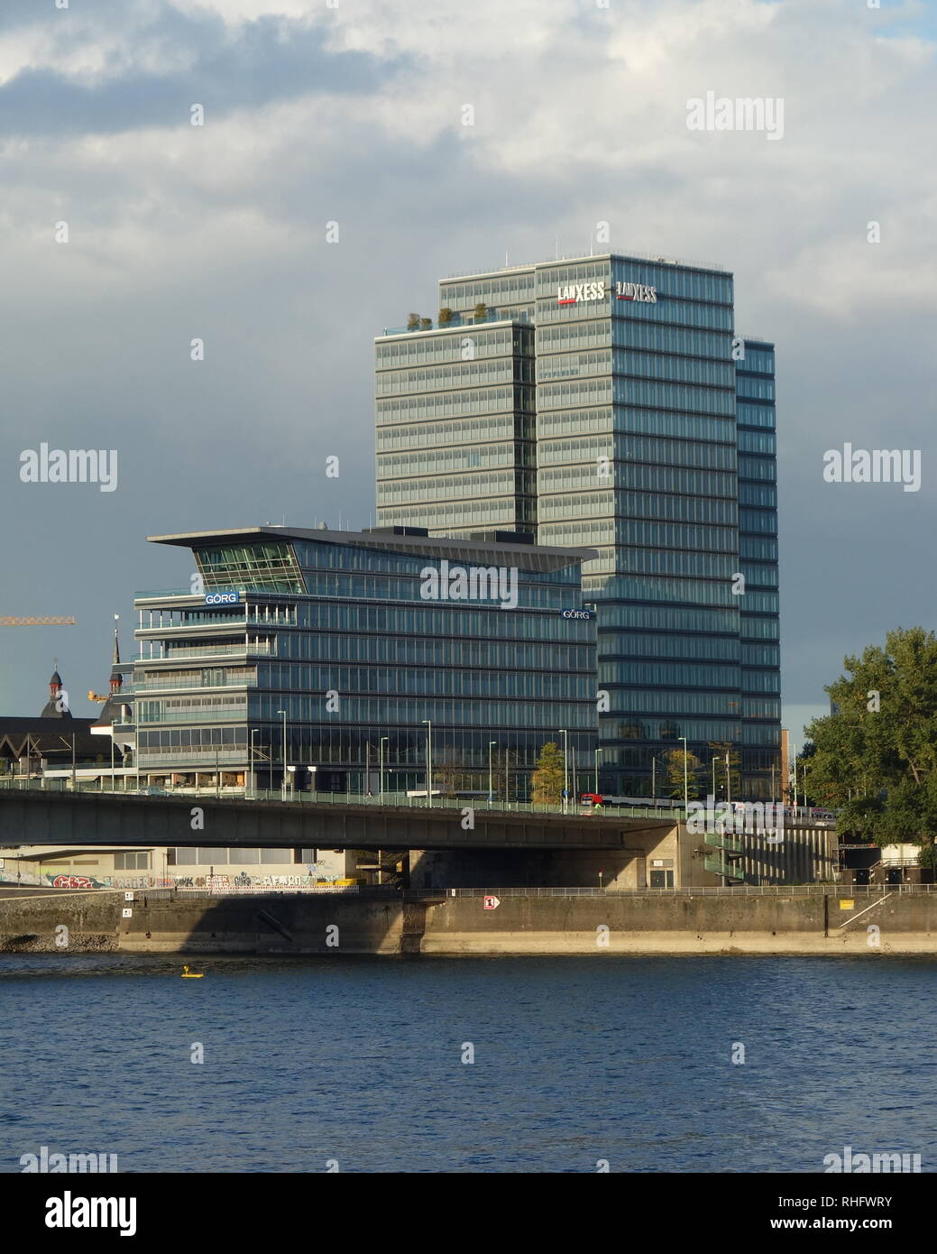 Der Hauptsitz der Deutschen Chemieunternehmen Lanxess, an den Ufern des Rheins in Köln. Stockfoto