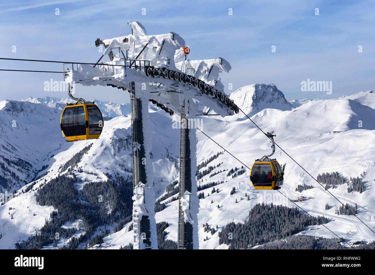Ski Resort. Gondelbahn. Kabine der Skilift im Skigebiet Stockfoto