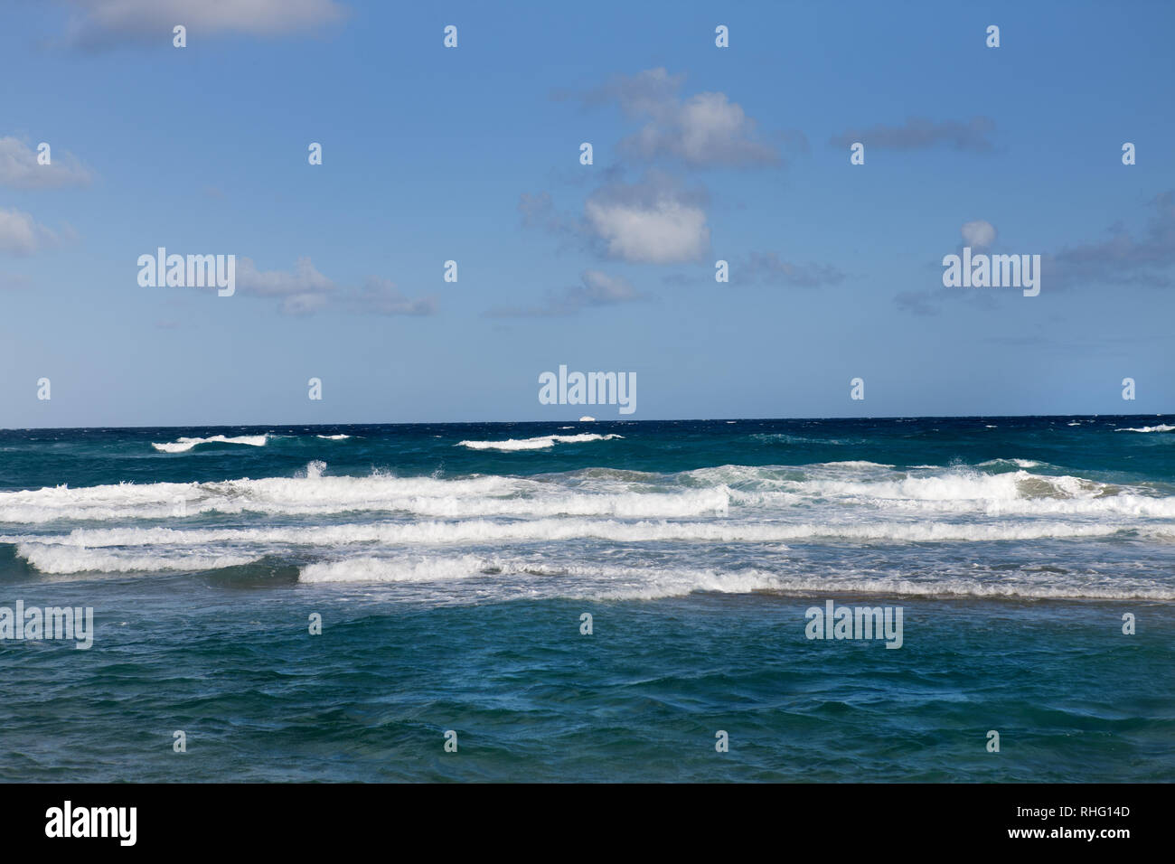 Atlantikwellen und Strände in West Palm Beach, FL Stockfoto