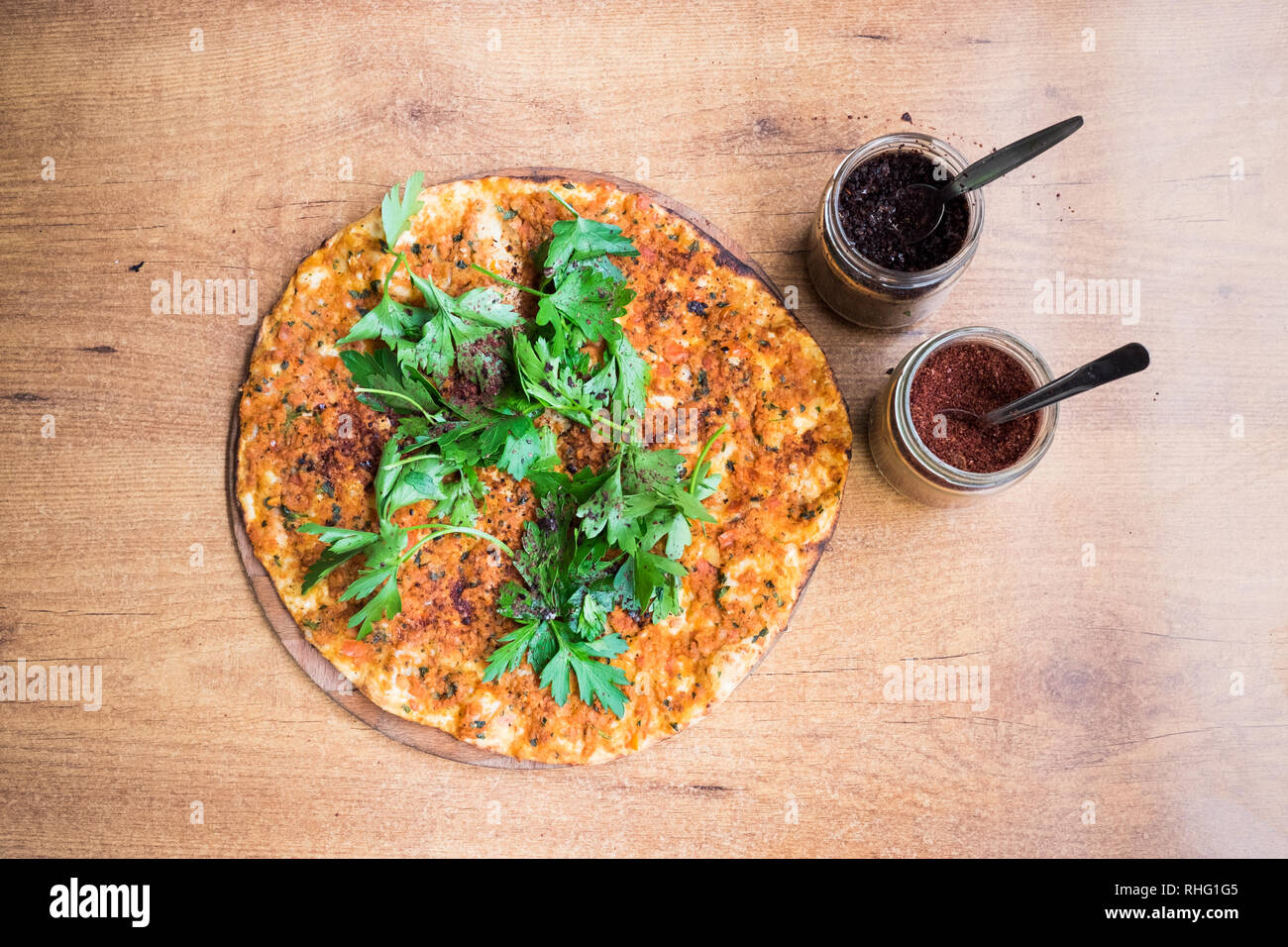 Bei Borsam Tasfirin in Kadiköy, Istanbul Türkei Lahmacun. Stockfoto