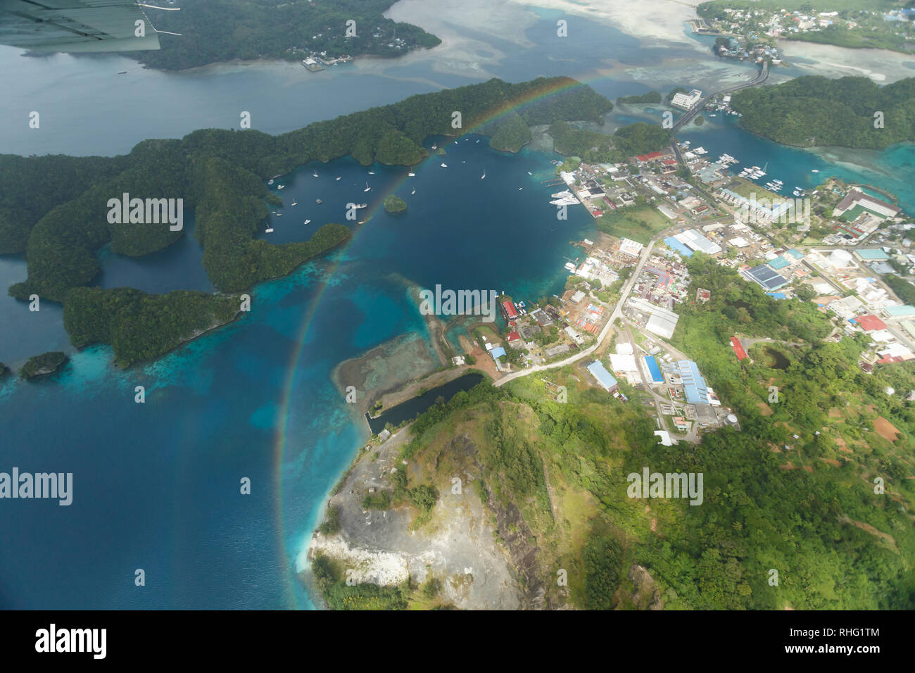 Luftaufnahme der Stadt Koror in einer Gruppe von Inseln im Südpazifik Stockfoto