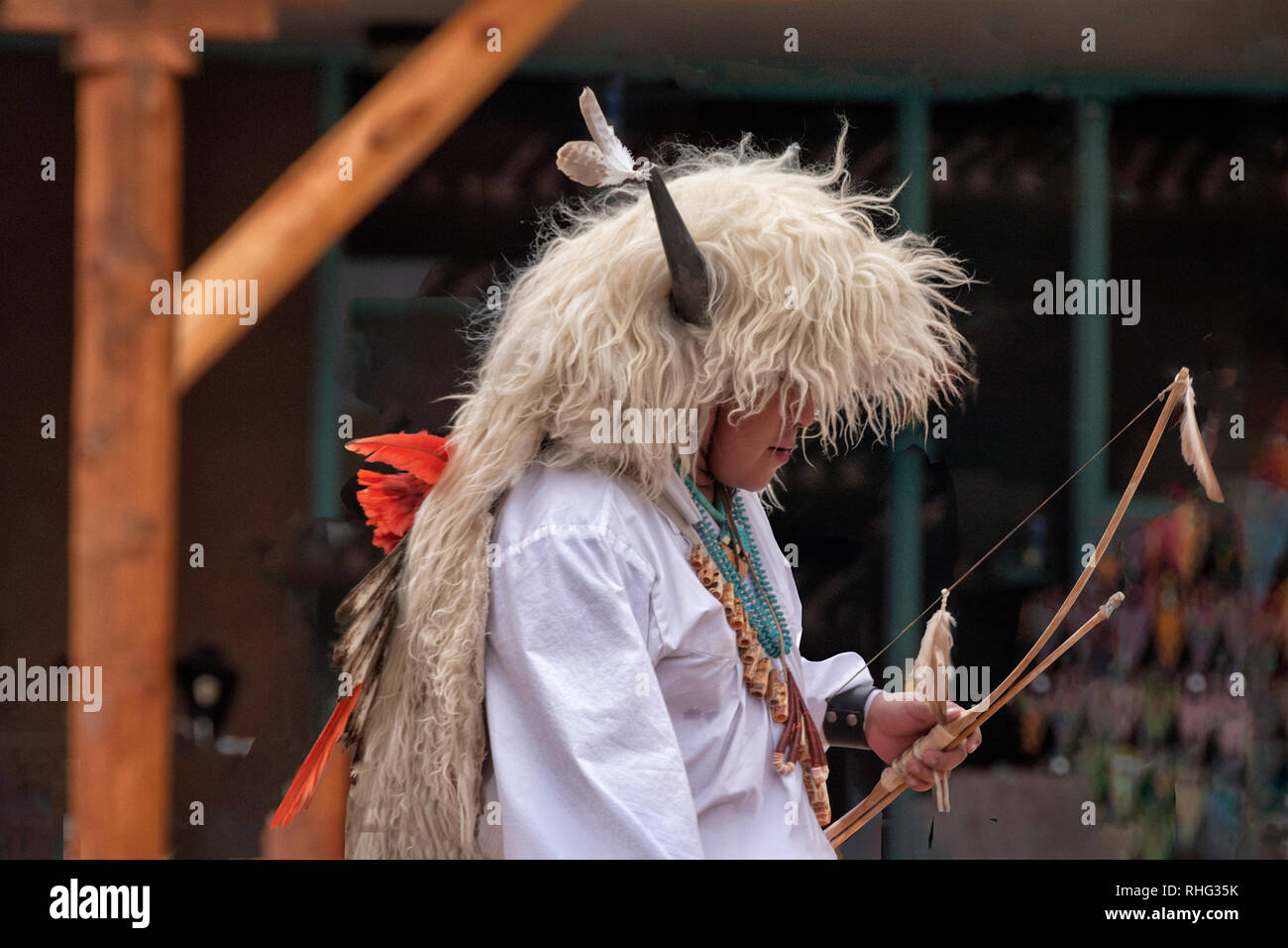 Albuquerque, NM, USA. Foto am 26.05.2018. Native American zeremoniellen Tänzerin in authentischen Kostümen. Stockfoto