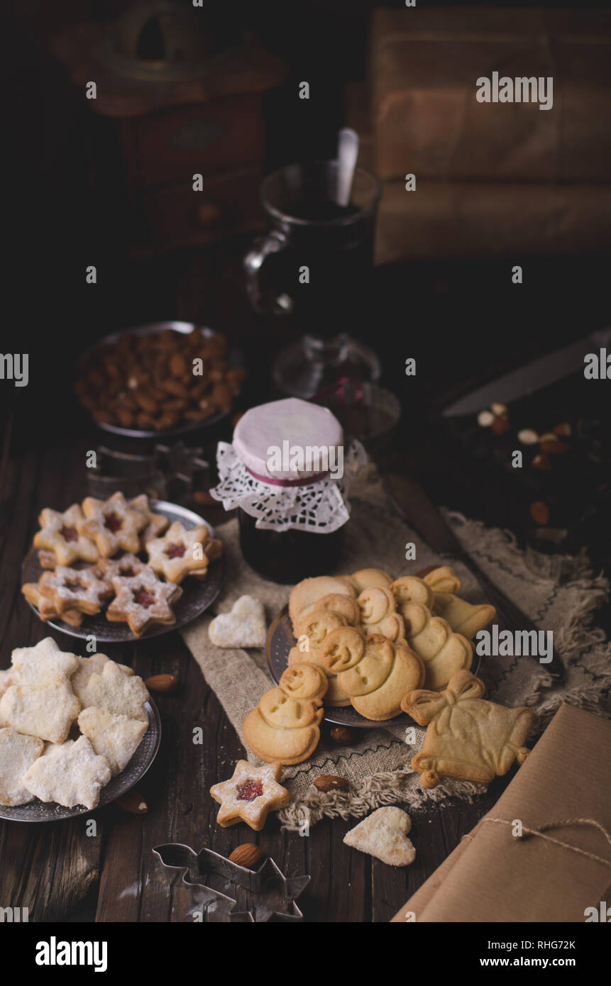 Weihnachten, hausgemachte Weihnachtsplätzchen Vintage Style, leckere Cookies Stockfoto