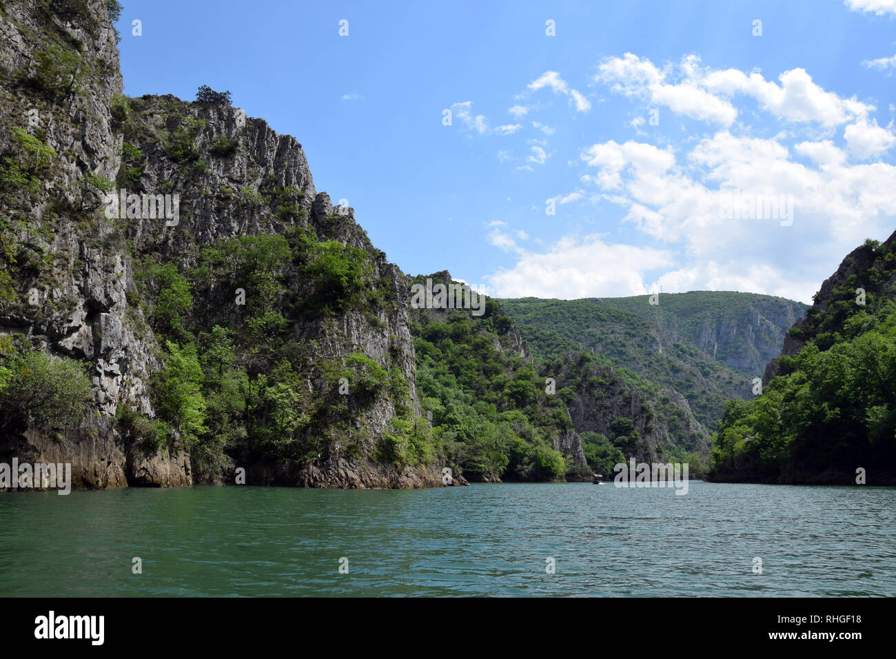 Matka See in Matka Canyon. Touristische Attraktion in der Nähe von Skopje, Mazedonien. Stockfoto