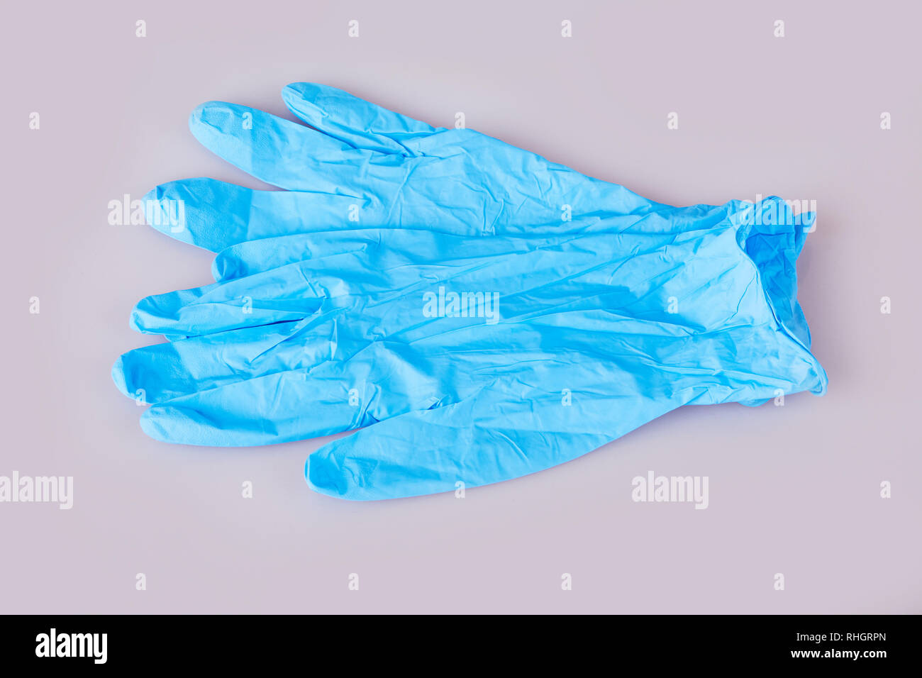 Latex medizinische Handschuhe auf weißem Hintergrund Stockfoto