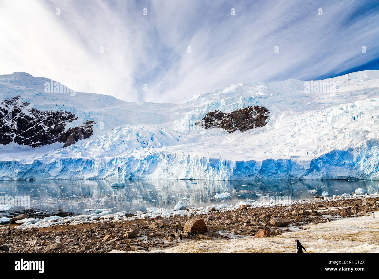 Große antarktische Gletscher in den antarktischen Gewässern Nechos bucht, Antarktis Stockfoto