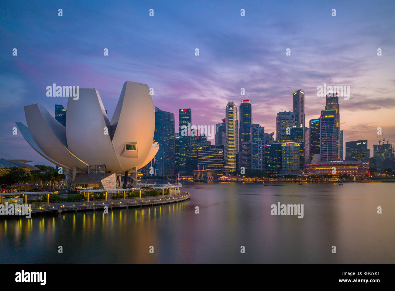 Singapur, Singapur - 10. August 2018: Skyline von Singapur von der Marina Bay Stockfoto