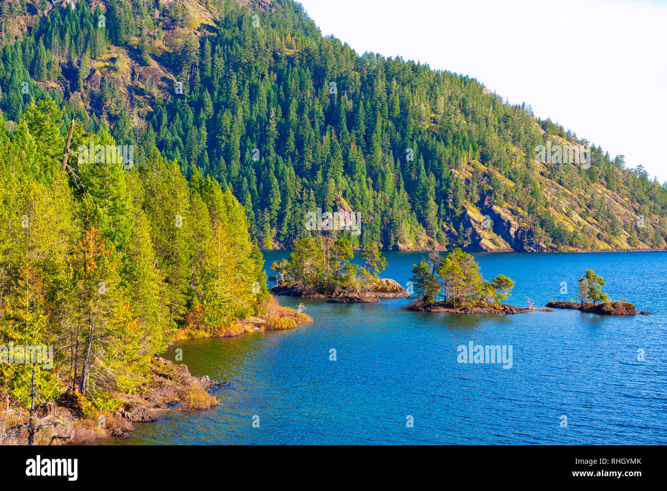 Anzeigen von Gordon Bay Park am Cowichan Lake in Vancouver Island während der Herbstsaison, in BC, Kanada Stockfoto